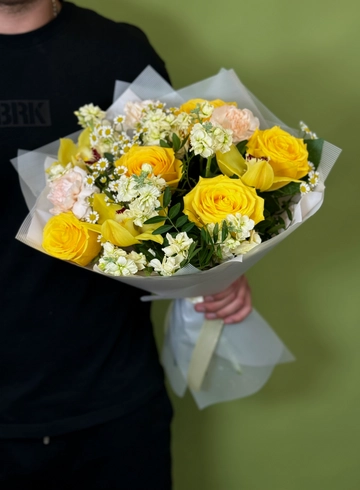 Сборный букет «Солнечный день» от интернет-магазина цветов в 