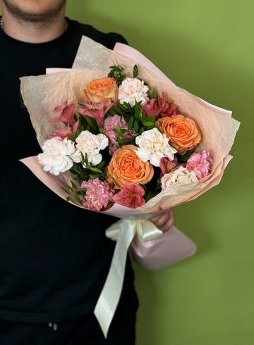 Сборный букет с розами «Нега» от интернет-магазина цветов в 